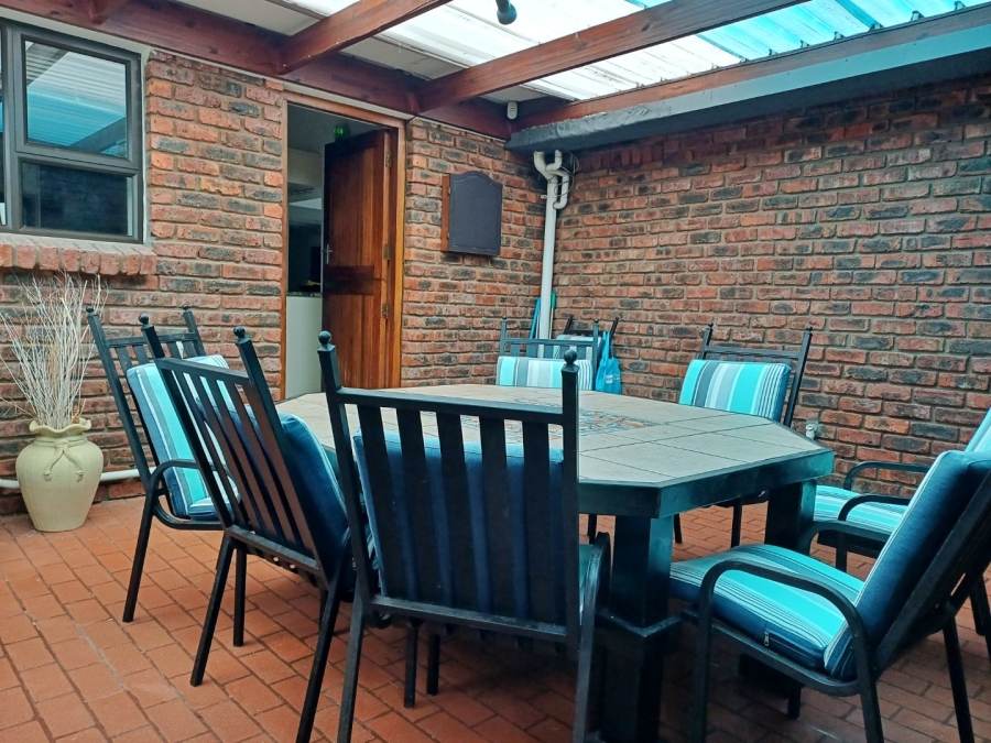 4 Bedroom Property for Sale in Reebok Western Cape
